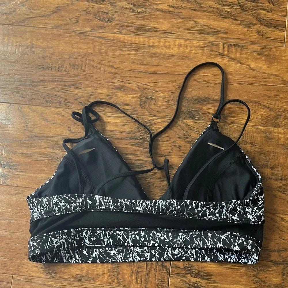 Stylish Black and White Women's Swim Top!‎